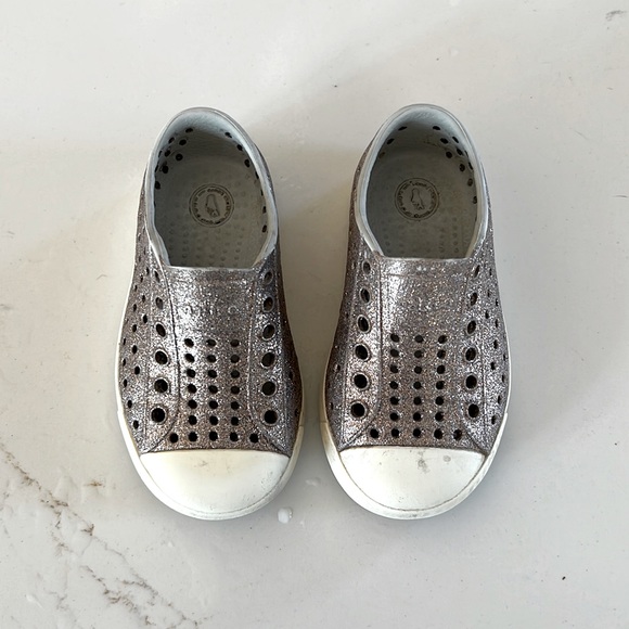 Native Shoes Jefferson Gold Sparkle Natives Sz C6